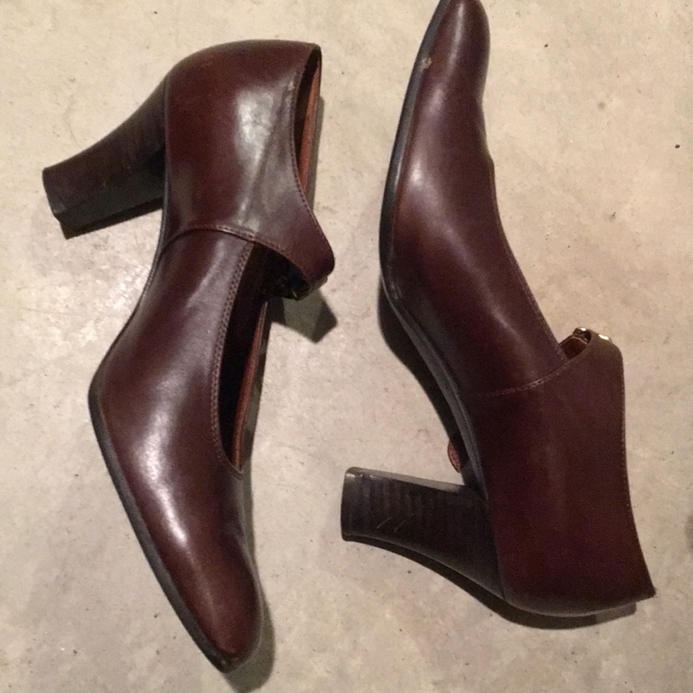 Women’s Strapped Heels